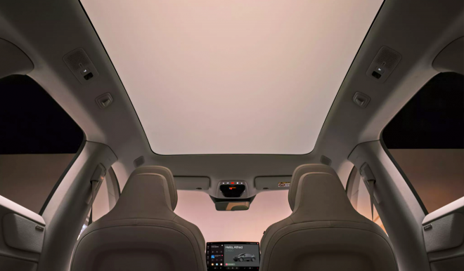 thumbnail - 어댑터 없이 테슬라 슈퍼차저 그대로 쓴다… AI 비서까지 탑재한 볼보 EX60