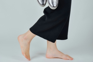 기사로 이동 - 집에서 맨발로 다니면 발이 망가진다? 족부 전문의들의 충격 답변