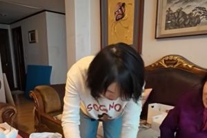 기사로 이동 - “내 재산이 사라지는 기분”… 수백억 자산가 전원주, 10년 묵은 달력 버리다 오열