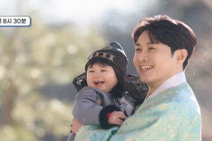 기사로 이동 - 웃는 모습에 심장이 쿵… 심형탁 쏙 빼닮은 아들, 첫 생일잔치