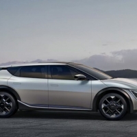 thumbnail - 아빠들 마음 흔들리겠네… 300만원 싸진 기아 전기차