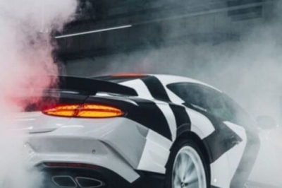 thumbnail - 타이어 자국만 봐도 설레네… 벤틀리 공장 뒤집은 666마력 질주