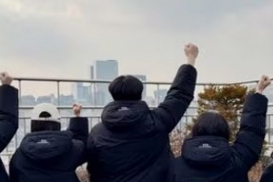 기사로 이동 - “이러니 반할 수밖에 없죠”… 이도현, 스태프 70명 울린 ‘통 큰 선물’