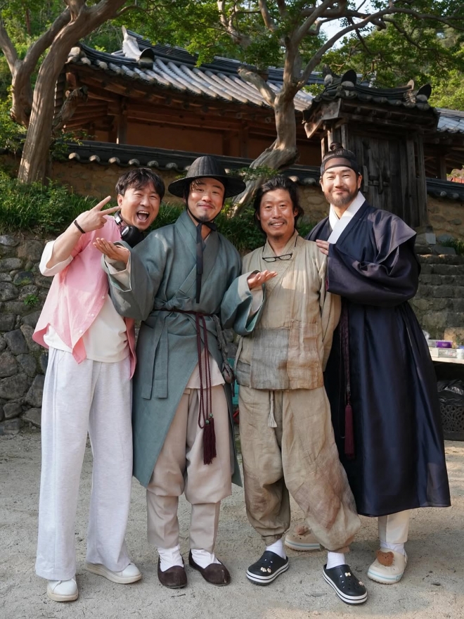 thumbnail - 감독님과의 의리 빛났다… 400만 영화에 깜짝 등장한 안재홍