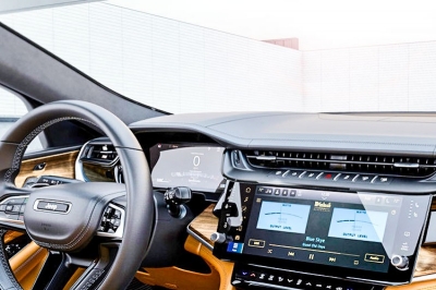 thumbnail - 무더운 여름 심장을 울린다… 5.7리터 8기통 품고 돌아올 ‘그 SUV’