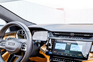 기사로 이동 - 무더운 여름 심장을 울린다… 5.7리터 8기통 품고 돌아올 ‘그 SUV’