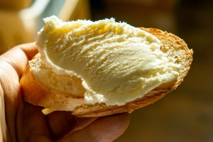 기사로 이동 - “동안 망치는 습관입니다”...피부 노화 의외의 ‘이 것’