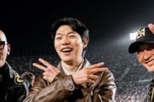 기사로 이동 - 결혼설 잠재우고 돌연 삭발… LA에서 포착된 하정우 근황