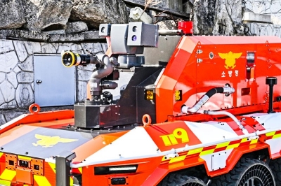 thumbnail - 추운 겨울, 더는 위험 속으로… 800도 불길 뚫는 현대차의 특수 로봇