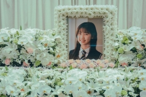 기사로 이동 - 영화관에선 왜 안 봤을까… 넷플릭스 2위 찍은 박신양 복귀작