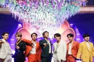 기사로 이동 - “이거 말하면 회사 난리 나는데”… BTS 정국, 한밤중 취중 라이브서 보인 진짜 모습