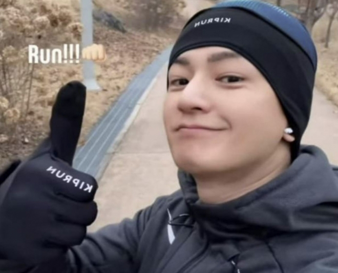 thumbnail - 연기만 할 순 없잖아요… 쿠팡 물류센터서 포착된 ‘훈남 배우’의 소신