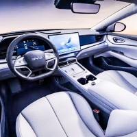 thumbnail - 봄바람 부는 3월, 도로 위 평정 예고… 700km 달리는 BYD 전기 세단