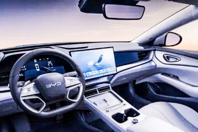 thumbnail - 봄바람 부는 3월, 도로 위 평정 예고… 700km 달리는 BYD 전기 세단