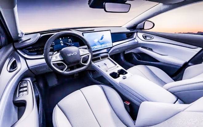 thumbnail - 봄바람 부는 3월, 도로 위 평정 예고… 700km 달리는 BYD 전기 세단