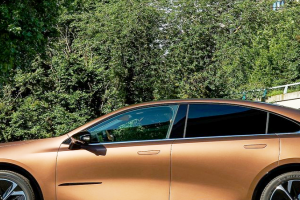 기사로 이동 - 일본 감성 포기 못했나… 한번 주유로 1300km 달리는 신형 세단