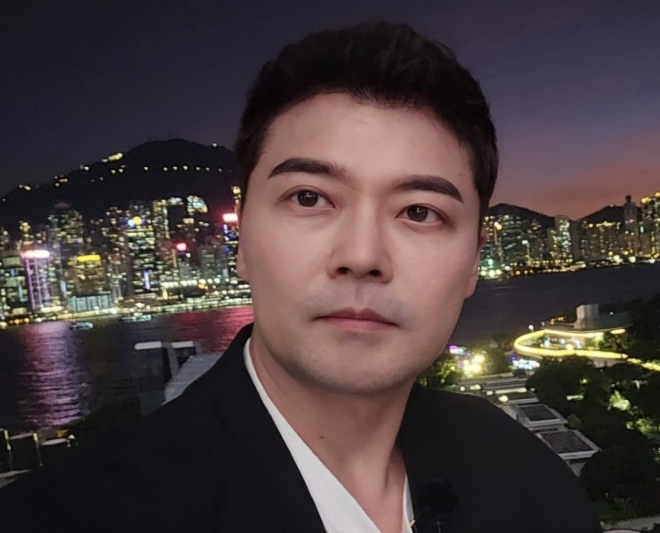 thumbnail - “어깨 쭈그러들 것 같아”… 48세 전현무, 결혼 후 용돈제에 고개 저은 이유