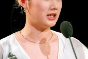 기사로 이동 - 90년대 ‘다슬이’는 어디에… 54세 심은하, 솔직한 모습에 갑론을박