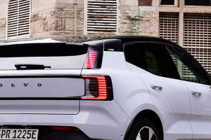 기사로 이동 - 봄맞이 세일이라기엔 너무해… 출고 보름 만에 700만원 내린 전기 SUV