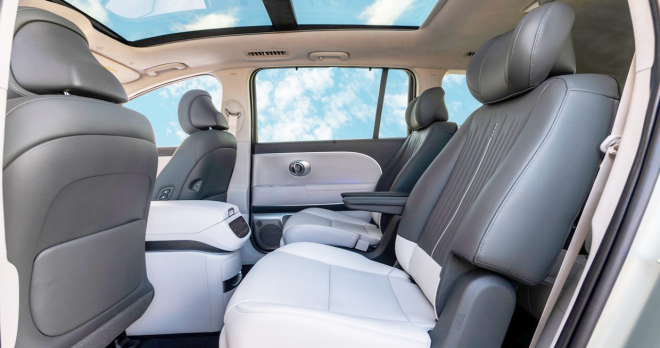 thumbnail - 고민은 시간만 늦출 뿐… 옵션 다 넣고 가격 동결한 ‘국산 대형 SUV’