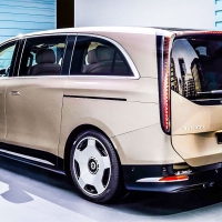 thumbnail - 봄나들이는 이걸로 끝… 700km 달리는 벤츠의 신형 전기 미니밴