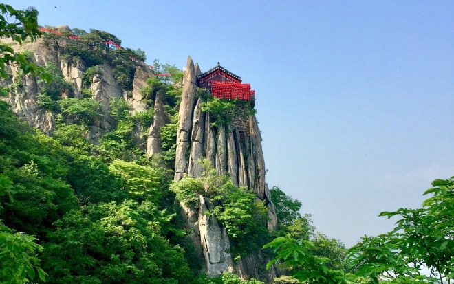 thumbnail - “운이 막힐 때 관악산으로”…박성준 역술가 추천 ‘연주대 명당’ 어디?