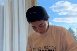 기사로 이동 - 따스한 3월, 위로가 필요하다면… 9년 무명시절 일기로 베스트셀러 된 여배우