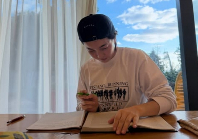 thumbnail - 따스한 3월, 위로가 필요하다면… 9년 무명시절 일기로 베스트셀러 된 여배우