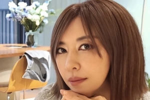 기사로 이동 - 5년간 아무도 몰랐다니… ‘원조 디바’ 김완선, 결국 검찰 송치