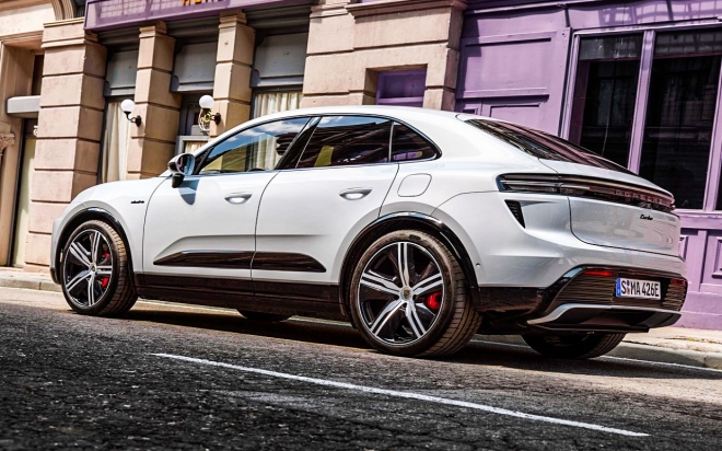 thumbnail - 점점 더 멀어지는 나의 드림카… 포르쉐가 밝힌 ‘가치 우선’ 전략의 실체