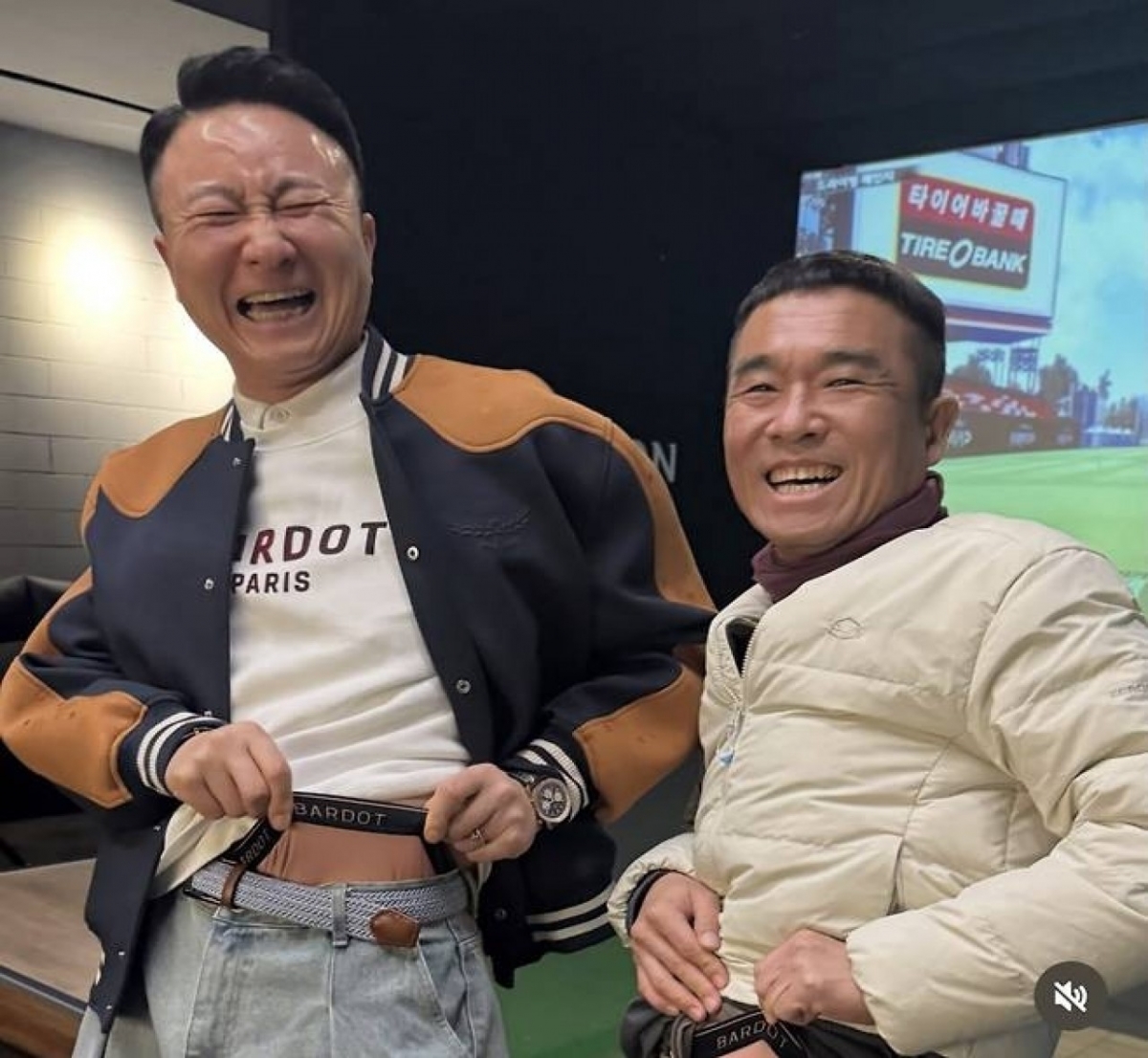 thumbnail - 주말 앞두고 깜짝 소식… 김건모, 유명 작곡가와 ‘이것’까지 맞췄다