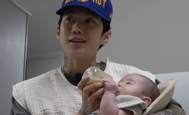 thumbnail - 봄날의 낯선 육아 체험… 38세 박재범, 소문 무릅쓴 사연