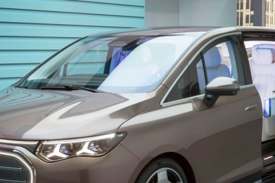 thumbnail - 봄바람 부는 3월, 카니발은 어쩌나… 벤츠가 내놓은 ‘초호화 미니밴’