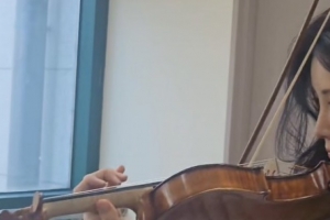 기사로 이동 - 따스한 3월의 무대… 서현이 ‘바이올리니스트’로 변신한 이유