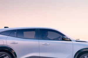 기사로 이동 - 밤길에 두 번 쳐다봤다… 별똥별 쏙 빼닮은 르노의 신무기