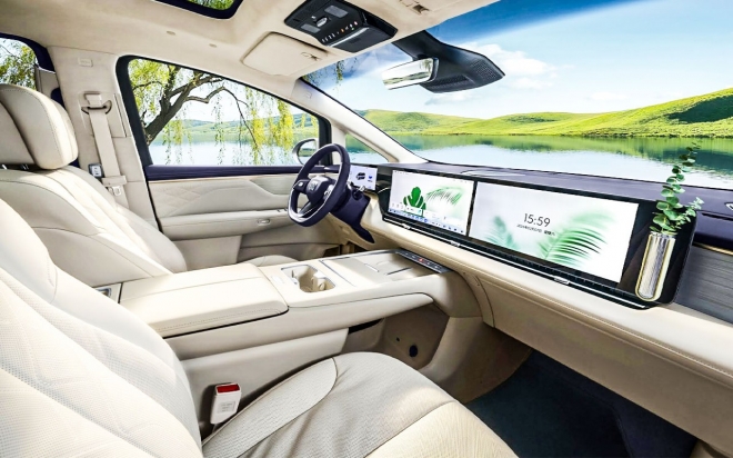 thumbnail - 따스한 봄날의 고민… 카니발 대신 선택할 ‘646마력 전기 미니밴’