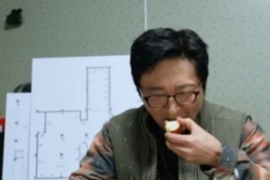 기사로 이동 - 추워서 스키복만 입는다니… 7년 만에 나타난 박신양의 놀라운 근황