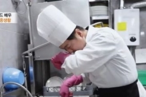 기사로 이동 - 월 1억 5천 벌던 사장님이… ‘불륜 전문 배우’의 눈물겨운 근황