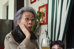 기사로 이동 - “내가 직접 전화 걸었다”… 송강호 마음 돌린 윤여정의 결정적 한마디