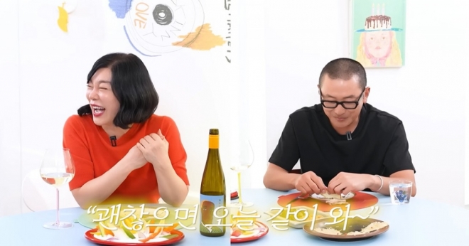 thumbnail - 입가에 미소가 떠나질 않네… 하정우, 연인 차정원 직접 언급했다