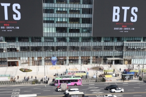 기사로 이동 - 춤 연습 정말 열심히 했는데… BTS RM, 광화문 공연 앞두고 전한 안타까운 결심