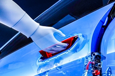 thumbnail - 대륙의 실수라 놀렸는데… 한번 충전에 902km 달리는 전기차