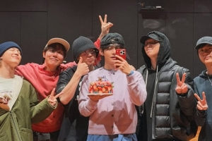 기사로 이동 - 지금과 10kg 차이 나요… BTS, 다큐 속 ‘통통했던’ 모습 공개 예고