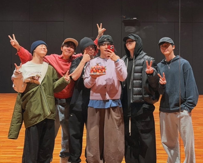 thumbnail - 지금과 10kg 차이 나요… BTS, 다큐 속 ‘통통했던’ 모습 공개 예고