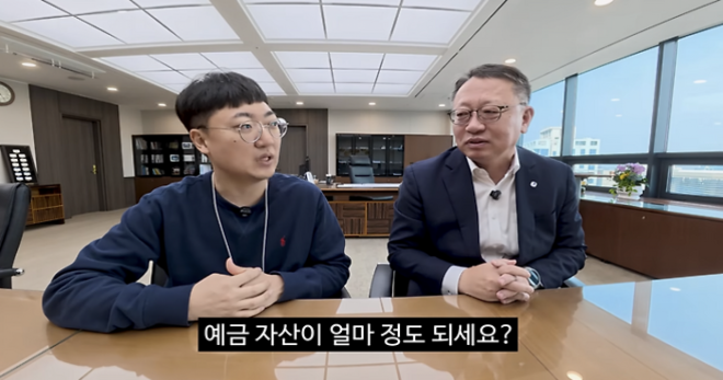 thumbnail - 수백 곳이 줄 섰는데… 충주맨의 첫 선택은 의외의 ‘이곳’