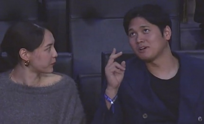 thumbnail - 남편 연봉 1890억인데… 오타니 아내의 소박한 가방에 시선 집중