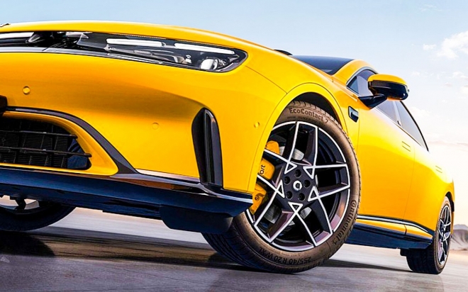 thumbnail - 경차 만들던 회사 맞아?… 봄바람과 함께 올 4천만 원대 벤츠 세단