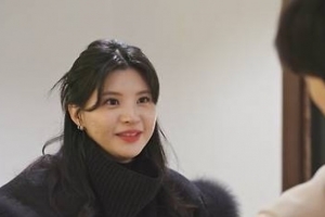 기사로 이동 - “이혼 후 신내림 받았다”… ‘서프라이즈’ 배우, 16세 연하 전처 근황에 ‘복잡’