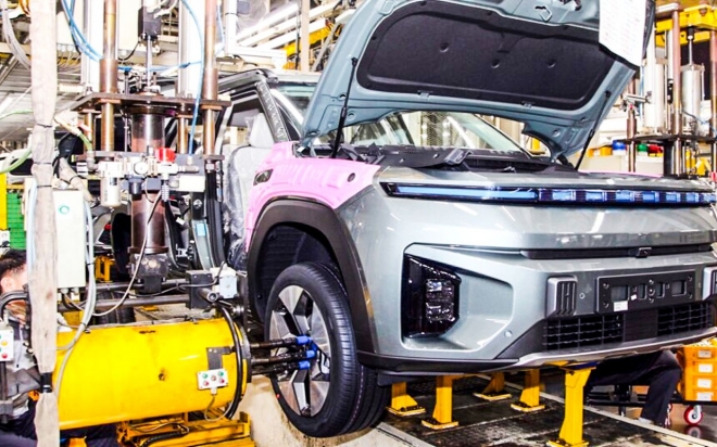 thumbnail - 내 일자리는 괜찮을까… 자동차 공장 풍경 바꿀 ‘AI 로봇’ 등장