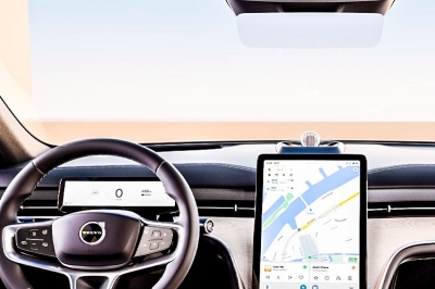 thumbnail - 따스한 봄날의 고민… 1천만원 낮춰 등장한 ‘볼보 대형 전기 SUV’